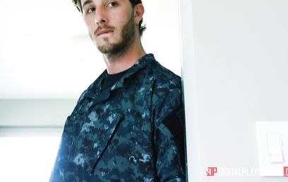 Военный моряк после похода первым делом отодрал русскую жену