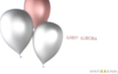 В день совершеннолетия блондинка отлично потрахалась с отчимом