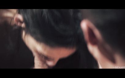 Ночью в офисе тонкая секретарша соблазнила своего начальника