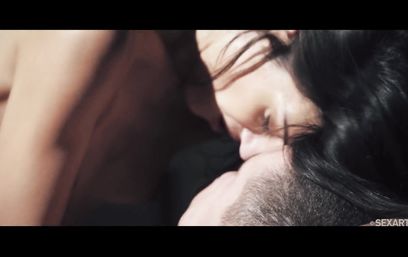 Ночью в офисе тонкая секретарша соблазнила своего начальника