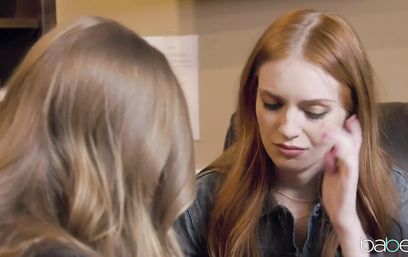 Тайная лесбиянка приболтала на однополый секс врача сексолога