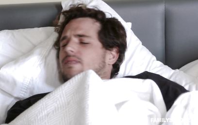 Случайно проглотил Виагру и вынужденно засадил русской мачехе