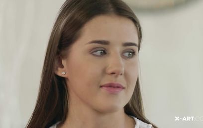 Однокурсники отправили подругу домой и занялись горячим сексом