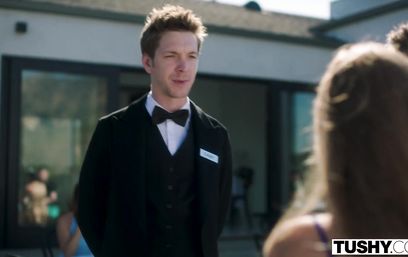 На вечеринке мужик в поимел в сочные попки двух грудастых женщин