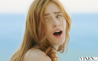 Россиянка на морском курорте шпилится с богатым лысым любовником