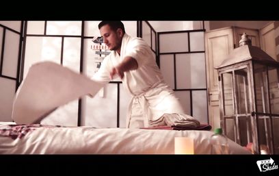 Француженка в масле наслаждается зачетным сексом с незнакомым массажистом