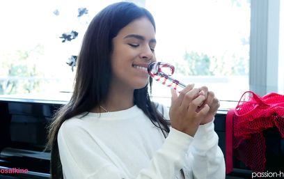 Талантливая пианистка в красных чулках отдалась учителю музыки