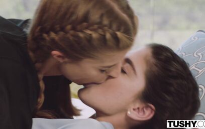 Член, который трахает только от двух девочек