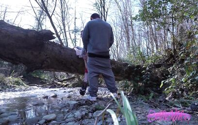 Вышла за грибами, а пришла со спермой в жопе