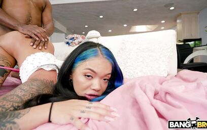 Малышка для огромных членов