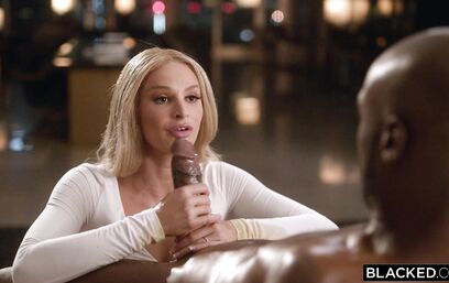 Массаж члена лучше исполнять дырочками