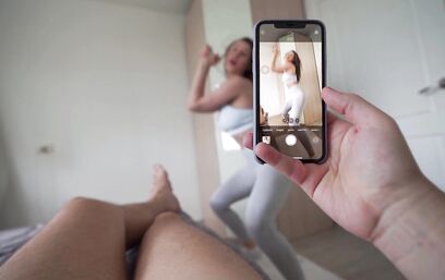 Блогерше нужны лайки и сперма на попку