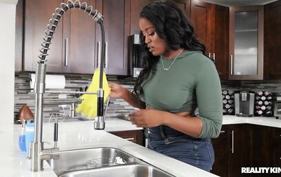 Большая черная жопа, это вам не черная дыра!