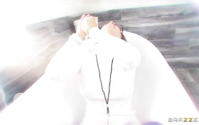 Нянечка для взрослого мальчика