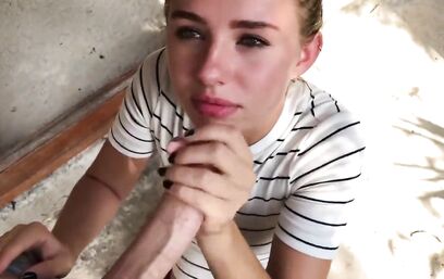 Любительница отсосать везде и всегда