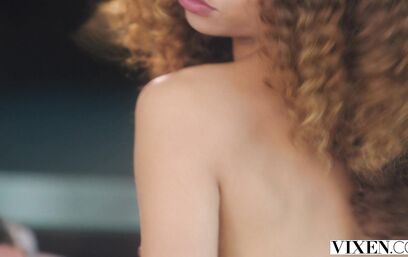 Вагинальные обязанности миниатюрной сотрудницы