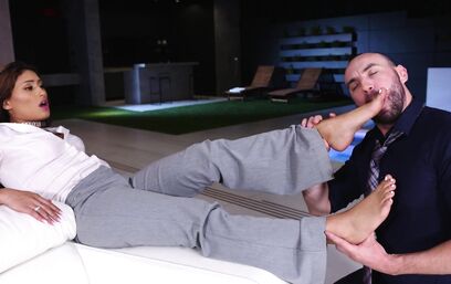 Лизать, целовать и трахать....