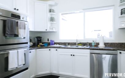 Интимное желание мачехи - закон