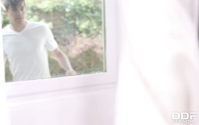 Будь мужиком, не смотри как баба дрочит, а лучше выеби ее