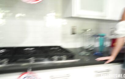 Необузданная страсть сводной сестры