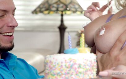 Не хочу ходить без подарка, выеби меня как следует