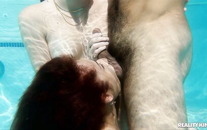 У курьера день тройничков