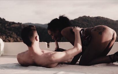 Незабываемые минуты на балконе