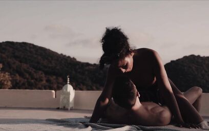 Незабываемые минуты на балконе