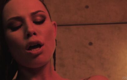 Возбудить по переписке и выебать. Неплохой подход!