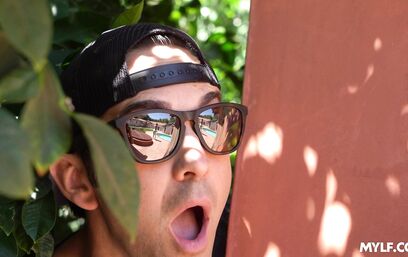 Подсмотреть и трахнуть. Это действительно по-мужски