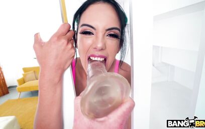 Между сисек комфорт зашкаливает