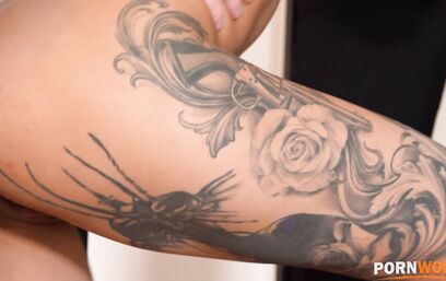 После тяжелой работы можно и жопой на два члена