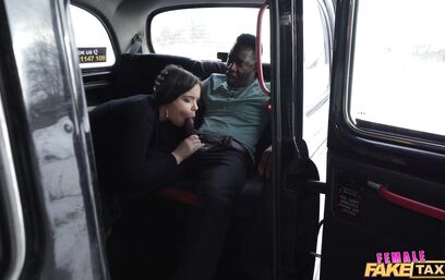 А негр в такси зря времени не теряет