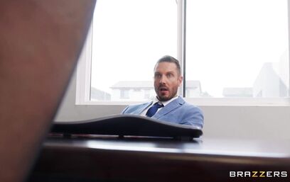 Можно трахнуть секретаршу, если срочно надо