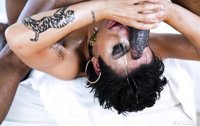 Королева минета в действии