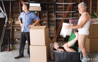 А старпер оказался еще тем извращенцем