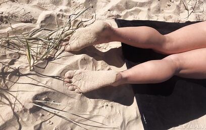 Соло с оргазмом на диком пляже