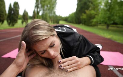 А на члене приседать-то намного приятнее