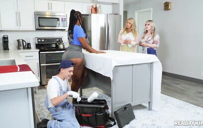 Мальчик по вызову приносит оргазмы