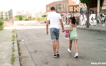 Позови развратницу на свидание и в этот же день ебаться будешь!