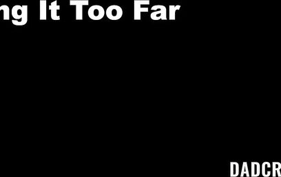 Жара заставит падчерицу раздеться