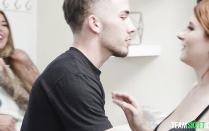 Сегодня будет тройничок, готовь член к бою, пасынок!