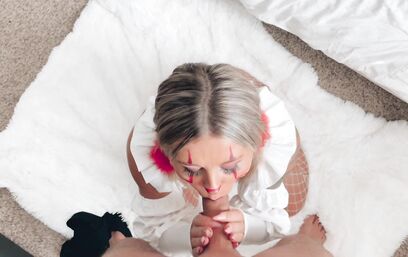 С таким умением сосать можно и не раздеваться!