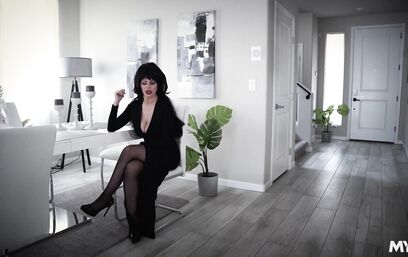 Милфу не испугает образ маньяка, а наоборот возбудит!