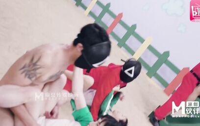 Игра в кальмара: уровень с печеньем. Облизывай все что скажут