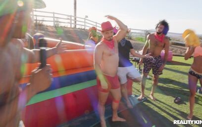 50 порно звезд в доме для отдыха