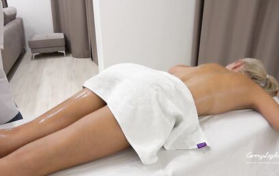 Везение массажиста на обслуживание порно звезд