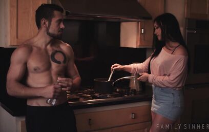 Все трахают мачех, и я хочу