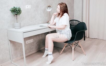 Нехватка мужика компенсируется пальчиками