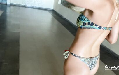 В 18 оргазм пробивает до кончиков пальцев